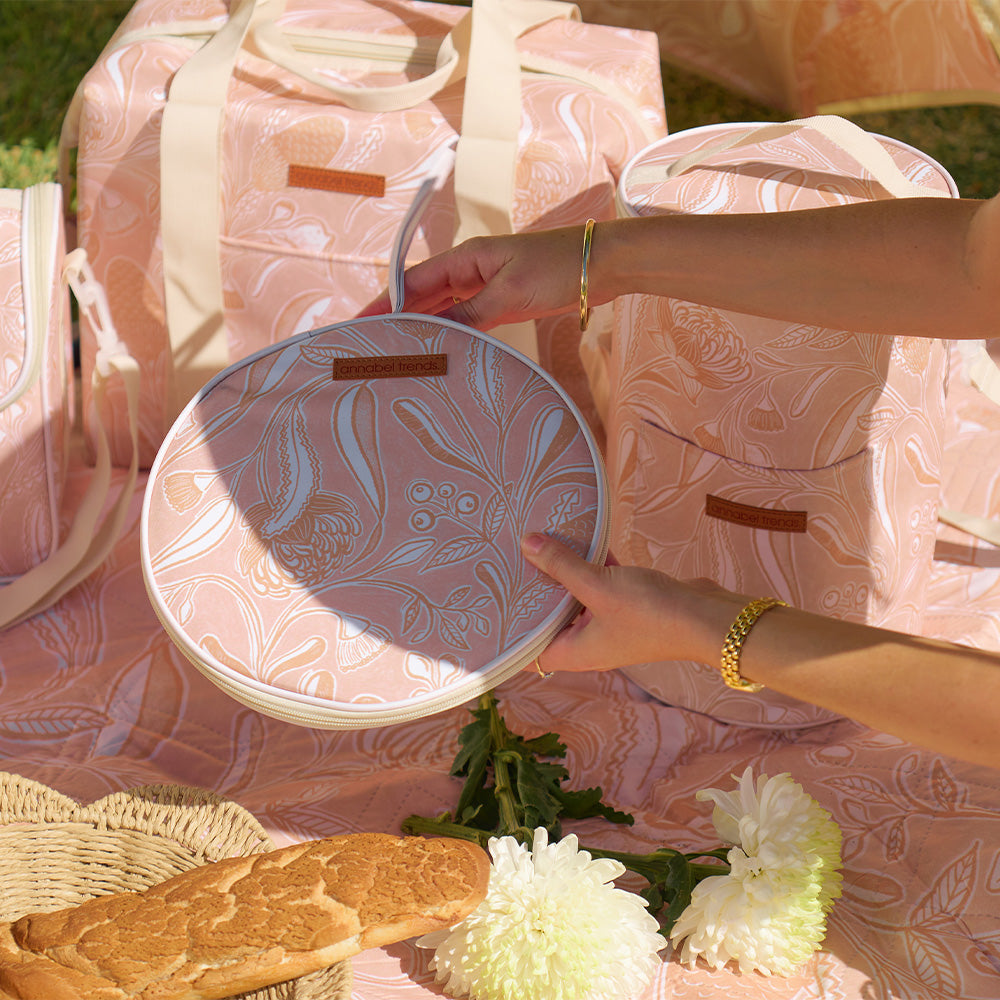 Image of Picnic Round Plate Set - Trailing Natives Tan