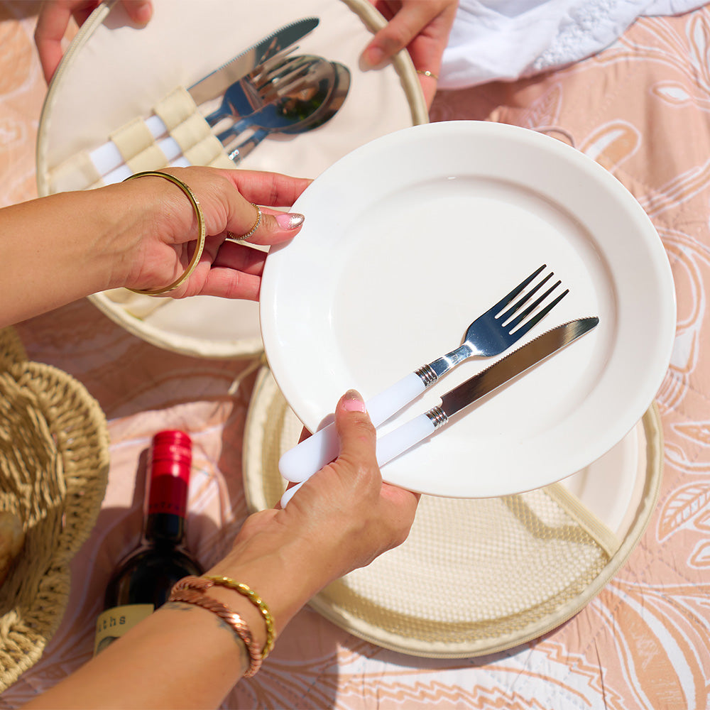 Image of Picnic Round Plate Set - Trailing Natives Tan